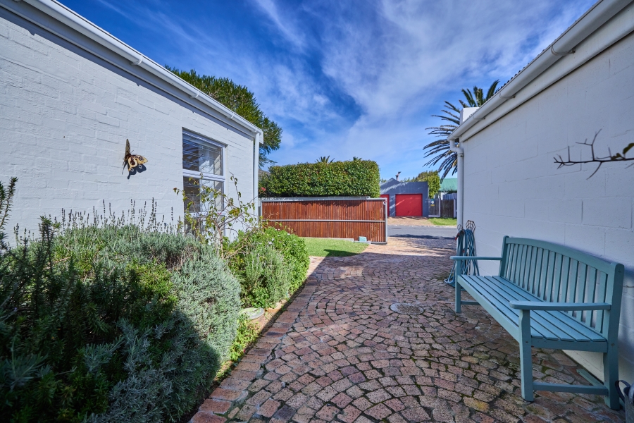 3 Bedroom Property for Sale in Milkwood Park Western Cape